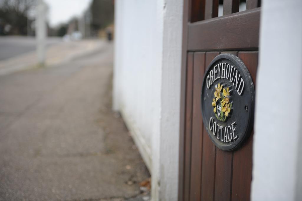 The Greyhound Cottage Chigwell Exterior foto
