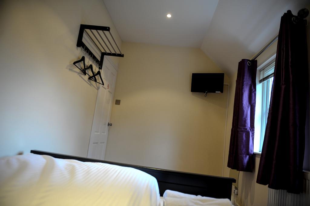 The Greyhound Cottage Chigwell Exterior foto