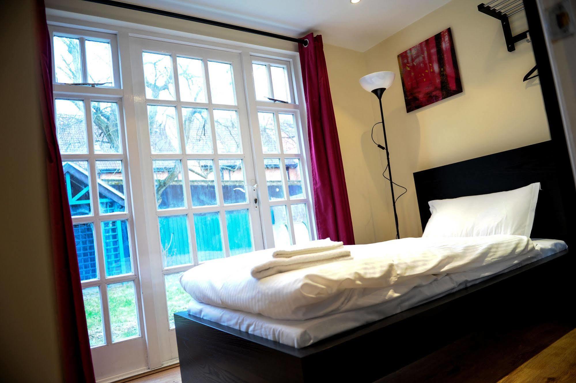The Greyhound Cottage Chigwell Exterior foto
